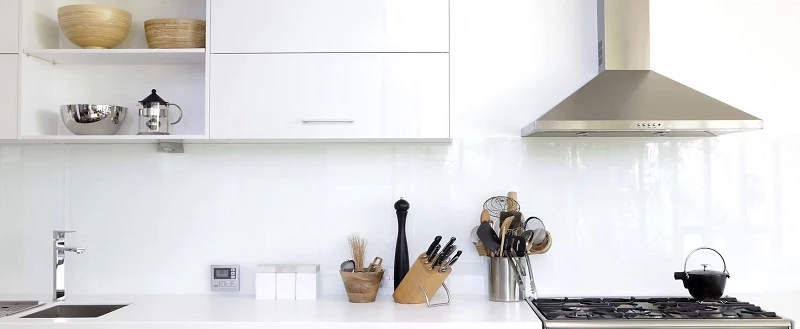 Installazione di nuovi elettrodomestici in cucina